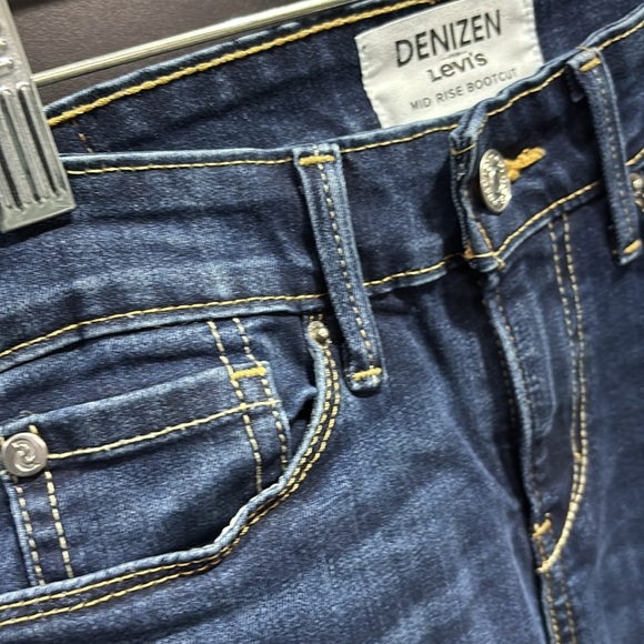 Levi’s Denizen Mid Rise, boot cut, five pocket, belt loop,stretch - Picture 2 of 7
